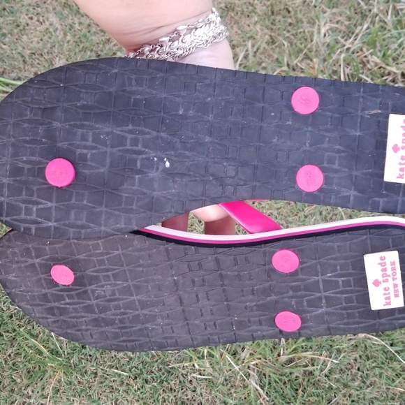 Kate Spade Size 8 Flip flops pink black guc - Picture 3 of 6